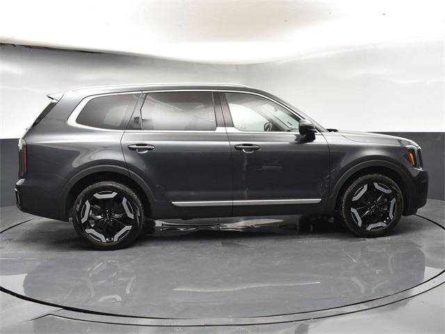 Photo of 2023 Gravity Gray Kia Telluride