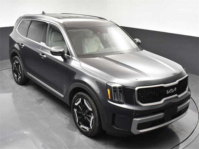 Photo of 2023 Gravity Gray Kia Telluride