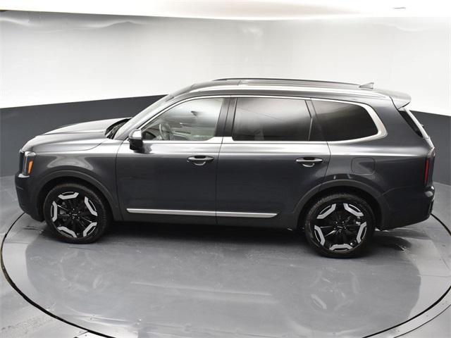 Photo of 2023 Gravity Gray Kia Telluride