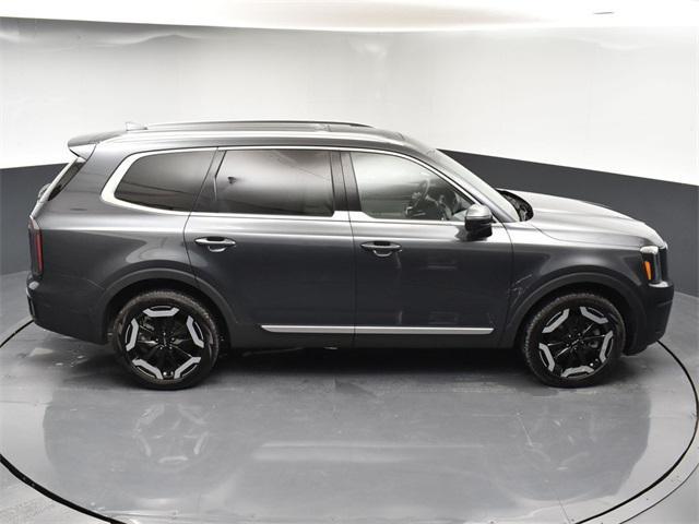 Photo of 2023 Gravity Gray Kia Telluride
