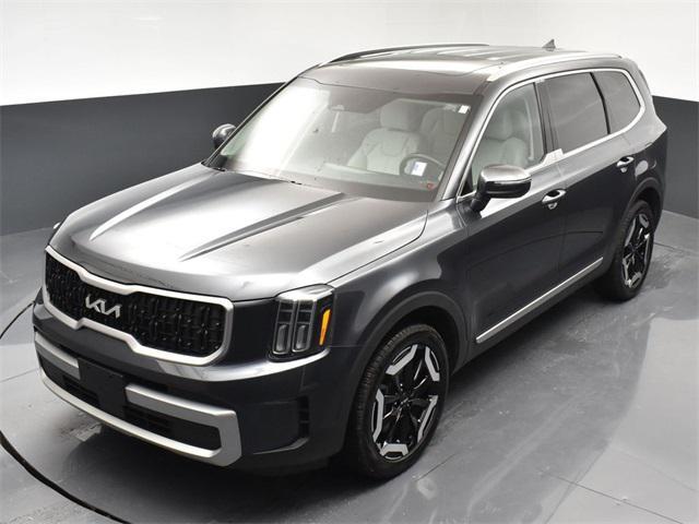 Photo of 2023 Gravity Gray Kia Telluride