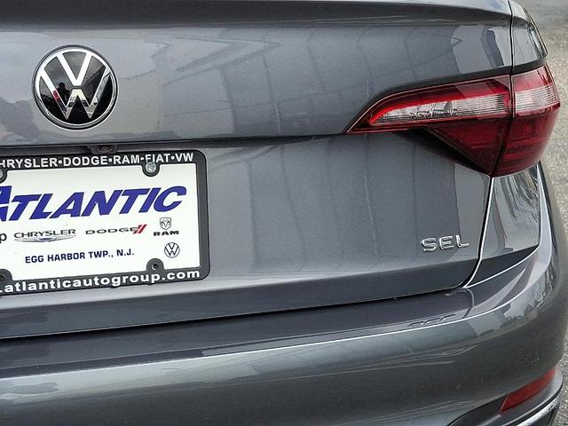 Photo of 2024 Platinum Gray Metallic Volkswagen Jetta