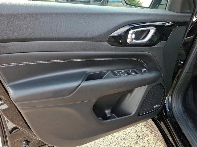 Photo of 2022 Diamond Black Jeep Compass