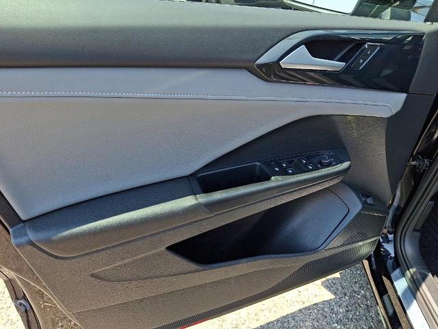 Photo of 2022 Deep Black Pearl Effect Volkswagen Taos