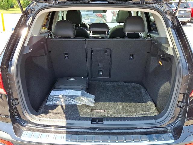 Photo of 2022 Deep Black Pearl Effect Volkswagen Taos