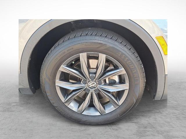 Photo of 2023 Platinum Gray Metallic Volkswagen Tiguan