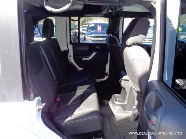 Photo of 2015 Bright White Clearcoat Jeep Wrangler Unlimited