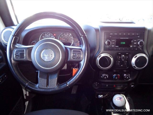 Photo of 2015 Bright White Clearcoat Jeep Wrangler Unlimited