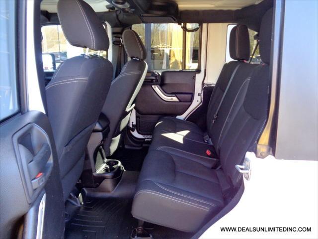 Photo of 2015 Bright White Clearcoat Jeep Wrangler Unlimited