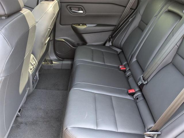 Photo of 2025 2t Chpn Blk Roo Nissan Rogue
