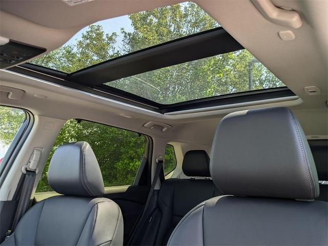 Photo of 2025 2t Chpn Blk Roo Nissan Rogue