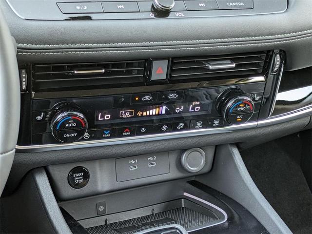 Photo of 2025 2t Chpn Blk Roo Nissan Rogue