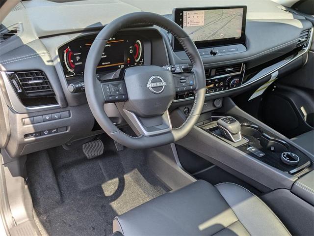Photo of 2025 2t Chpn Blk Roo Nissan Rogue