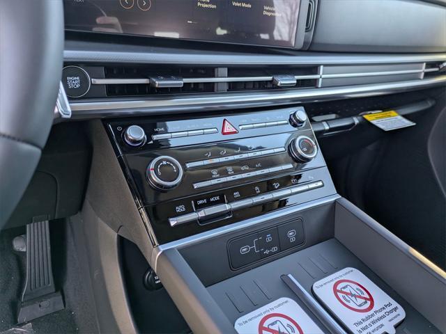 Photo of 2025 White Hyundai SANTA FE
