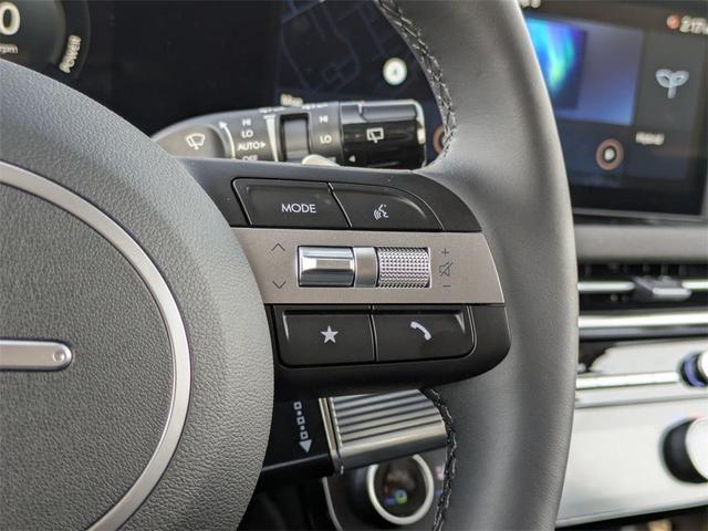 Photo of 2025 Pearl Hyundai TUCSON Hybrid