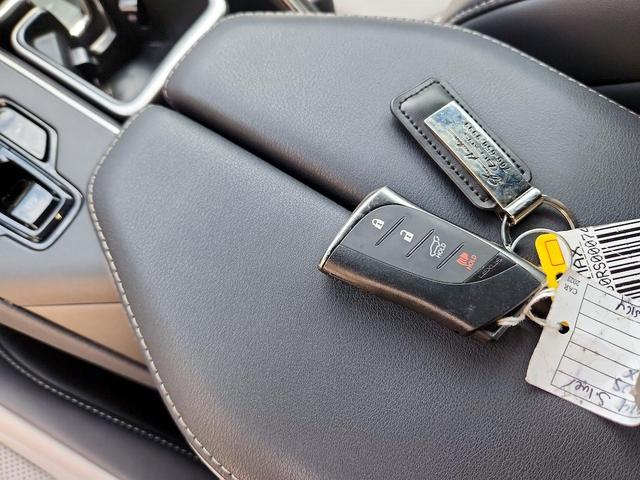 Photo of 2024 Silver Lexus TX 500h