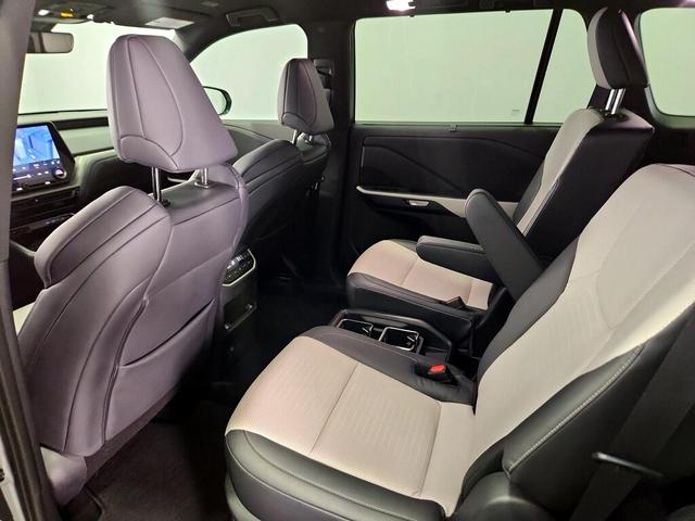 Photo of 2024 Silver Lexus TX 500h