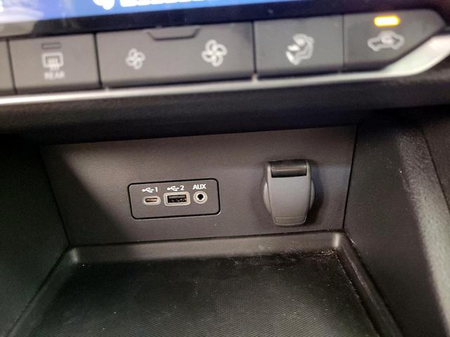 Photo of 2023 White Nissan Sentra