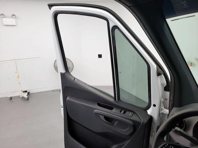 Photo of 2022 White Mercedes-Benz Sprinter 2500