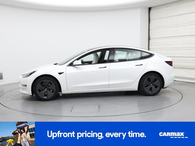 Photo of 2021 White Tesla Model 3