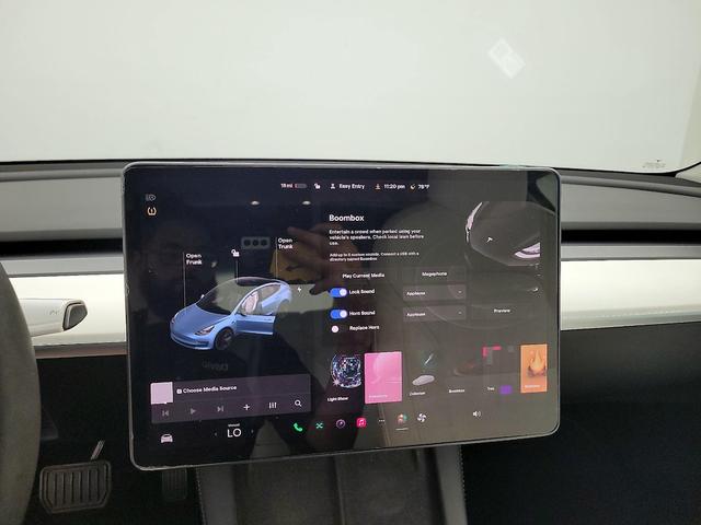 Photo of 2021 White Tesla Model 3