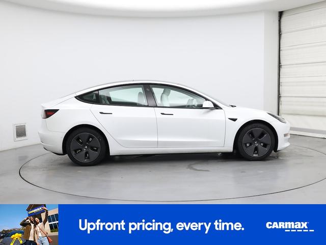 Photo of 2021 White Tesla Model 3