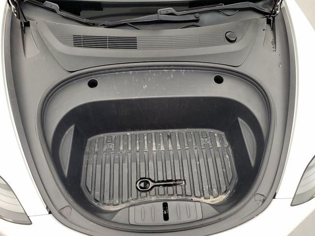 Photo of 2021 White Tesla Model 3