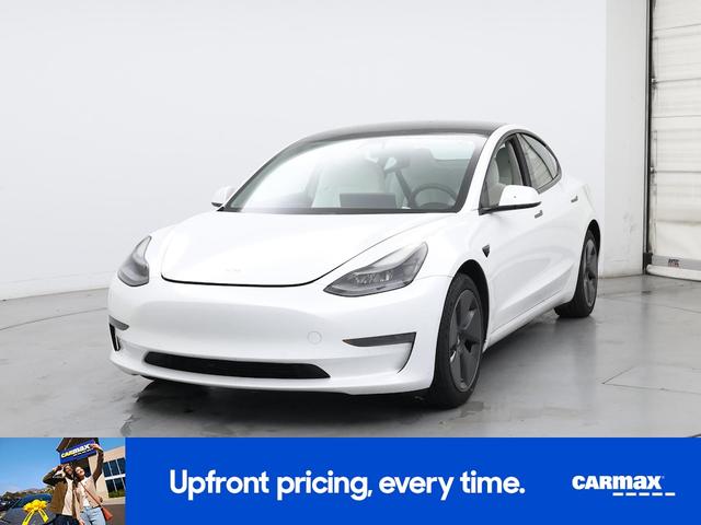 Photo of 2021 White Tesla Model 3