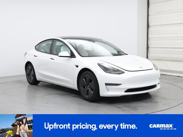 Photo of 2021 White Tesla Model 3