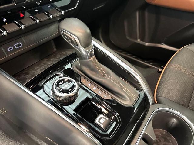 Photo of 2023 Summit White GMC Canyon