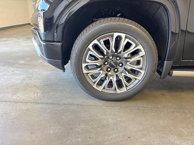 Photo of 2025 Onyx Black GMC Sierra 1500