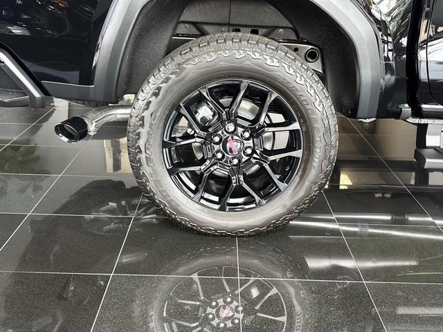 Photo of 2025 Onyx Black GMC Canyon