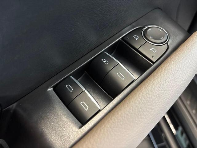 Photo of 2025 Onyx Black GMC Canyon