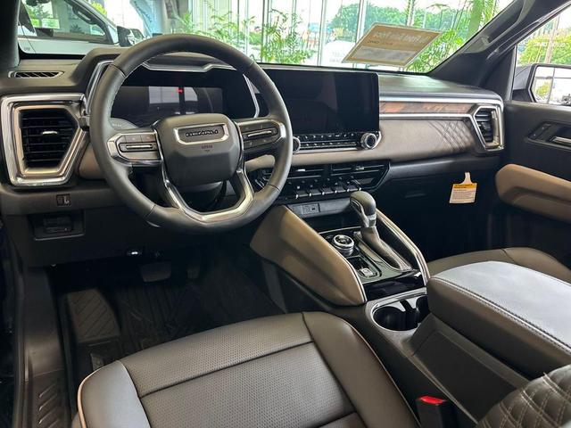 Photo of 2025 Onyx Black GMC Canyon