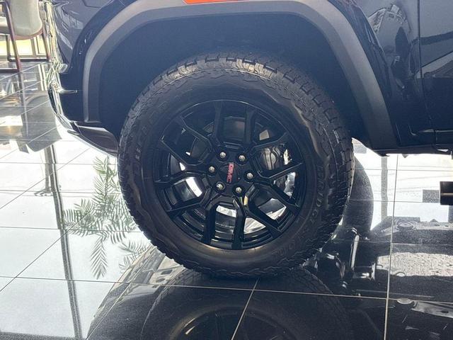 Photo of 2025 Onyx Black GMC Canyon