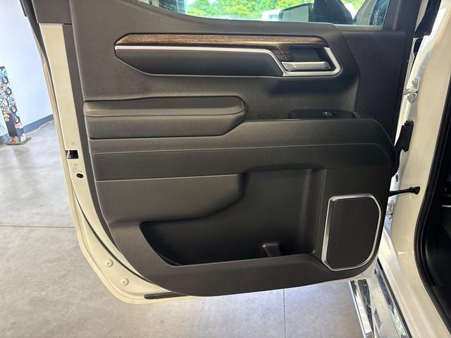 Photo of 2023 Summit White GMC Sierra 1500