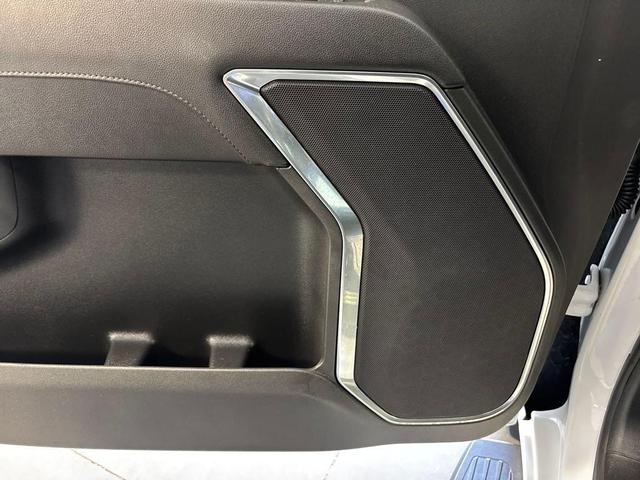 Photo of 2023 Summit White GMC Sierra 1500