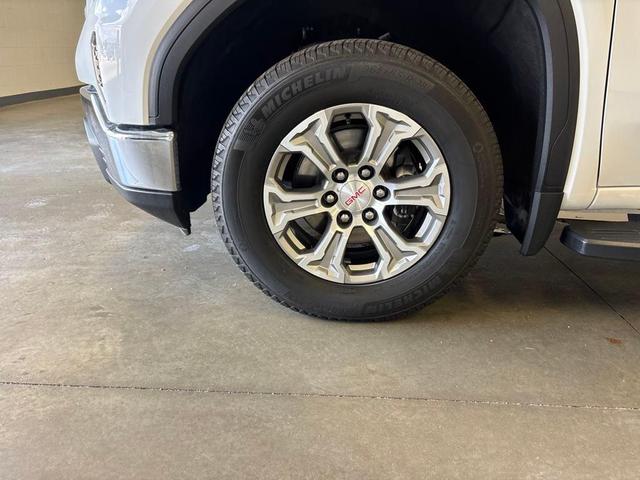 Photo of 2023 Summit White GMC Sierra 1500