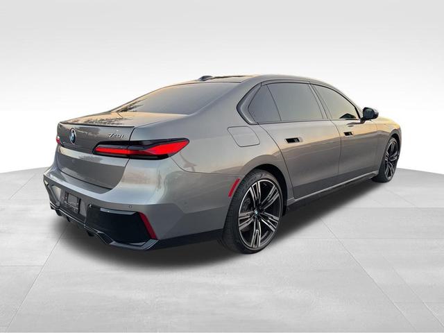 Photo of 2024 Oxide Grey Metallic BMW 740