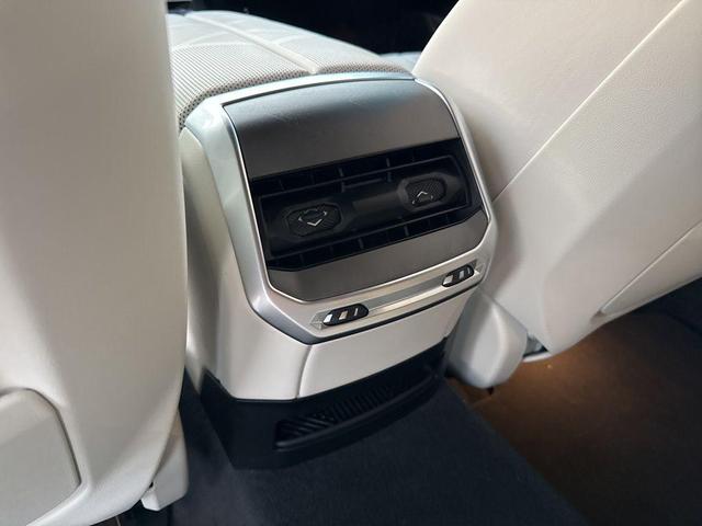 Photo of 2024 Oxide Grey Metallic BMW 740