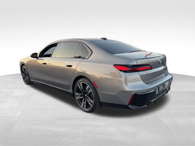 Photo of 2024 Oxide Grey Metallic BMW 740