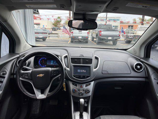 Photo of 2016 Silver Ice Metallic Chevrolet Trax
