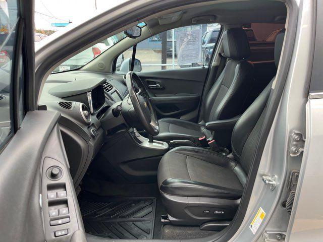 Photo of 2016 Silver Ice Metallic Chevrolet Trax