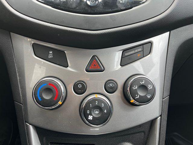 Photo of 2016 Silver Ice Metallic Chevrolet Trax