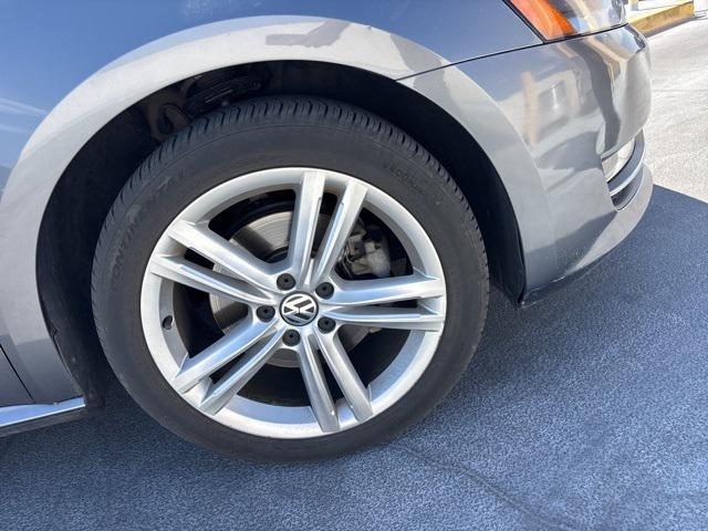 Photo of 2013 Platinum Gray Metallic Volkswagen Passat