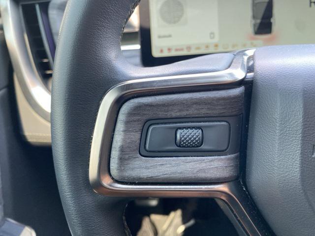 Photo of 2022 Glacier White Rivian R1S