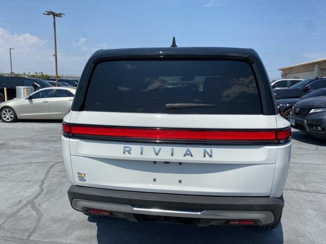 Photo of 2022 Glacier White Rivian R1S
