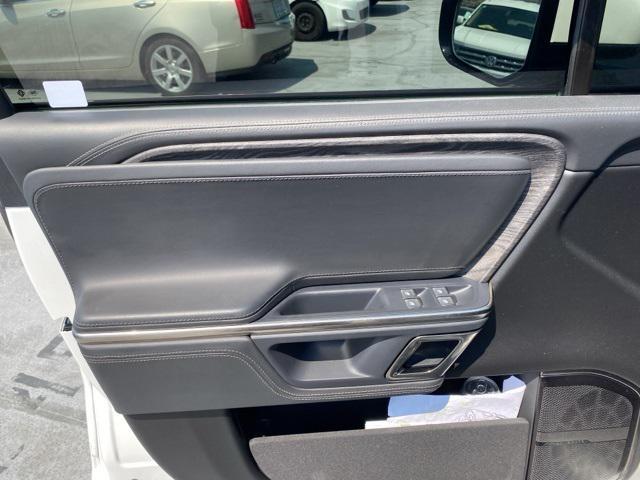 Photo of 2022 Glacier White Rivian R1S