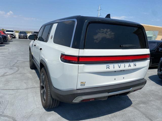 Photo of 2022 Glacier White Rivian R1S