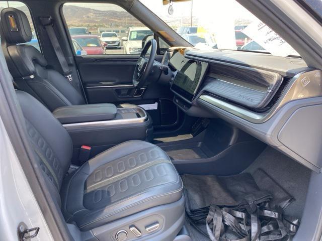 Photo of 2022 Glacier White Rivian R1S